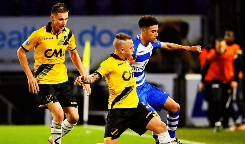 甲赛场上的 甲赛场上的