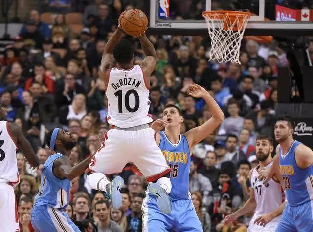 两人在配合 两人在配合